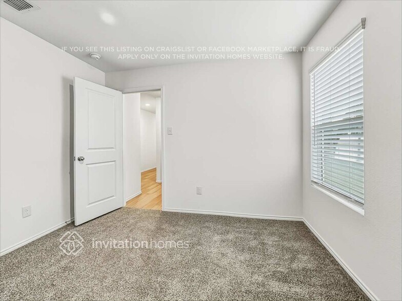 Building Photo - 1304 Haymarket Rd