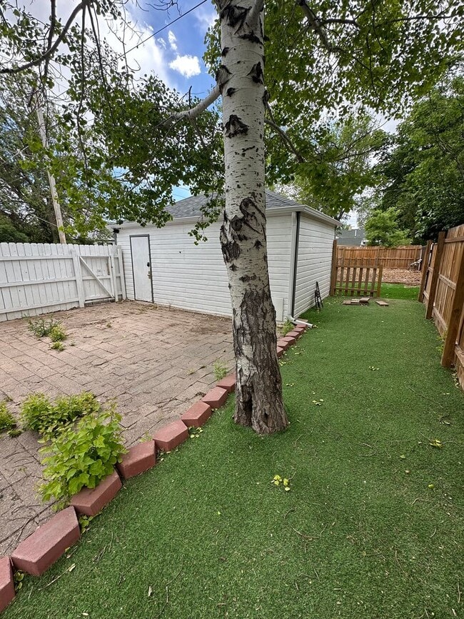 Building Photo - 2 BEDROOMS PLUS BONUS ROOM, 2 BATHROOM, SINGLE FAMILY HOME