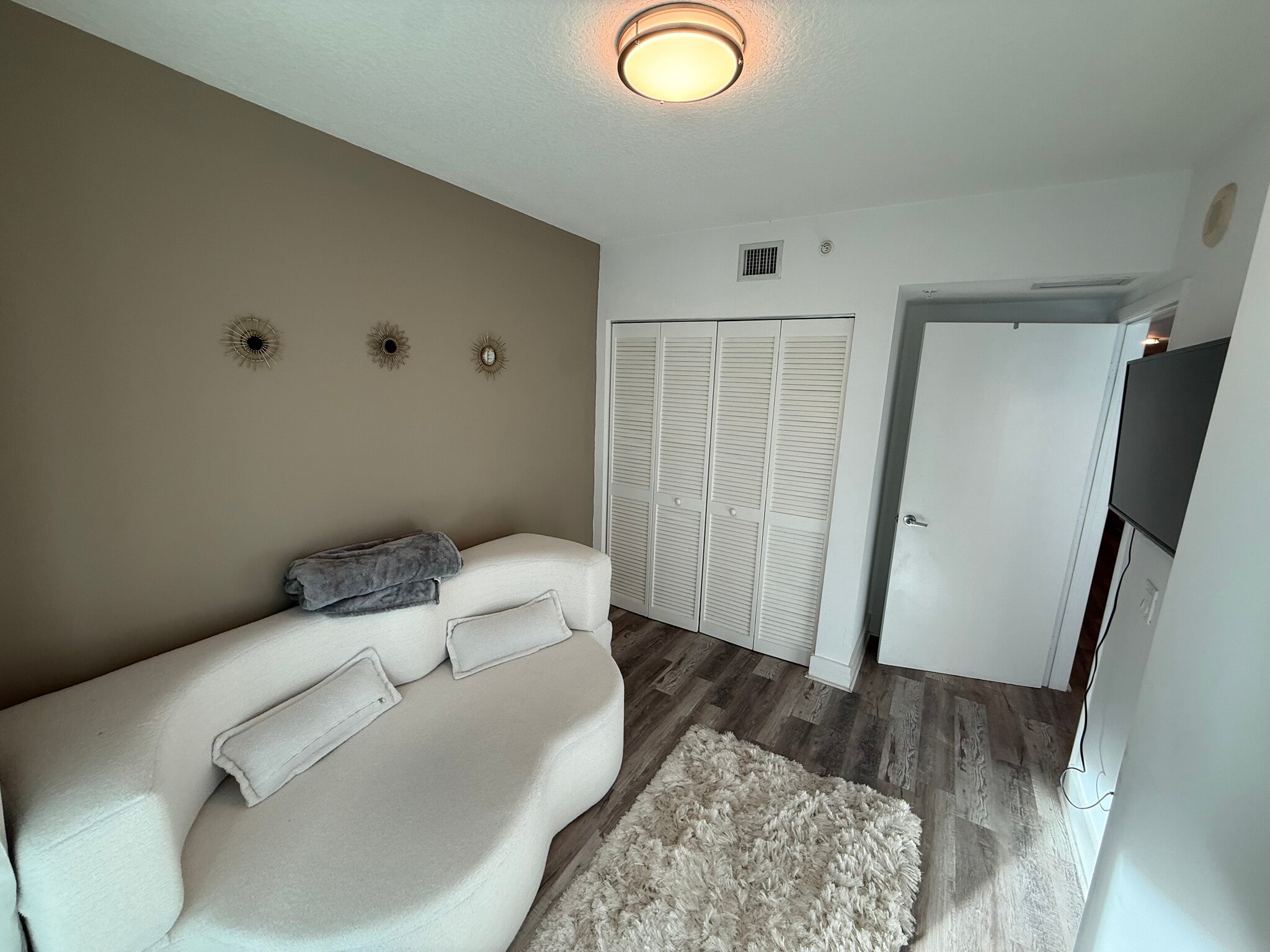 Guest bedroom - 31 SE 5th St