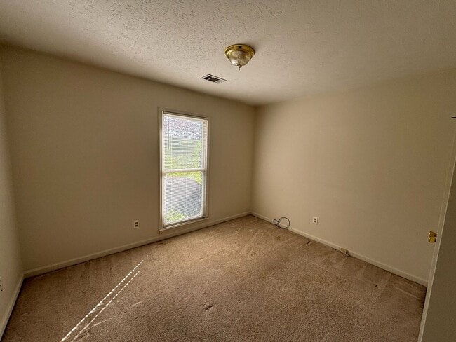 Building Photo - Charming 3BR Home in Columbus – Pet Friendly & Move-In Ready!