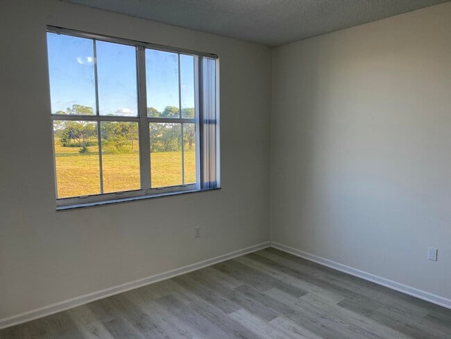 Building Photo - 2080 Greenview Shores Blvd