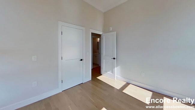 Building Photo - 16-18 Highgate St. (Roomate Rental) Unit 307