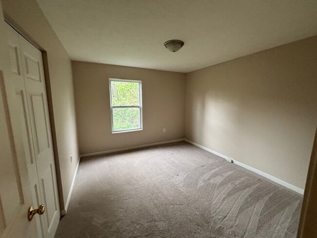 Building Photo - 3 Bedroom/2.5 Bath Townhome in Export, PA