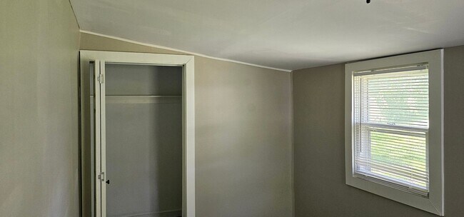 Building Photo - COMING SOON!! Available Soon in SF KCMO