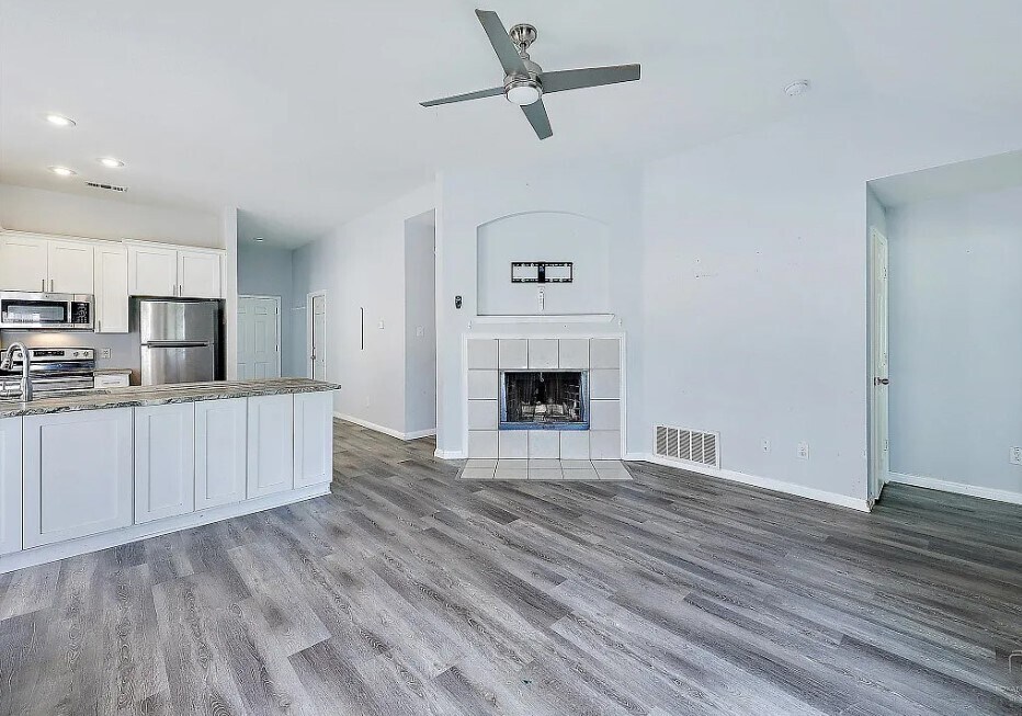 Building Photo - 509 Creekside Dr