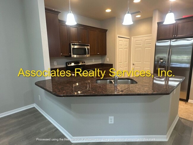 Building Photo - Sublease!   Lovely End Unit in Villas of West End LOOK!