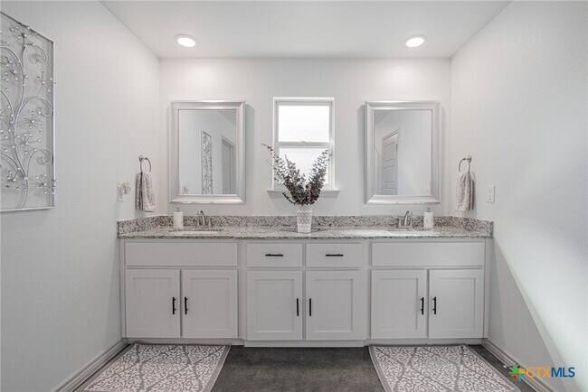 Building Photo - 765 Freedom Cir