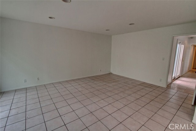 Building Photo - 8 Sparrowhawk