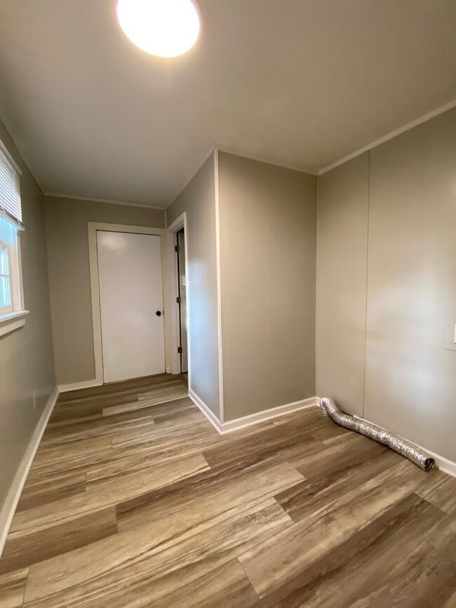 Building Photo - 202 Francis St W