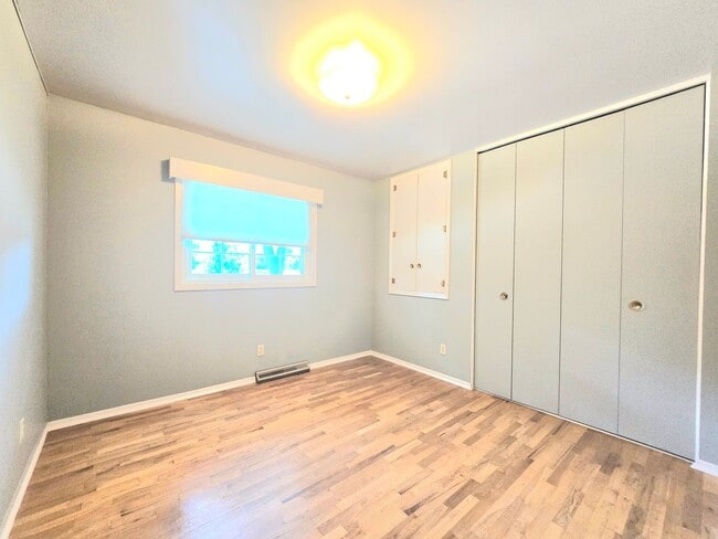 Building Photo - Charming 4-Bedroom Split-Level Home with S...