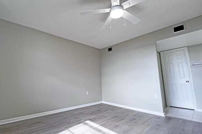 Building Photo - 3650 Whitehall Dr