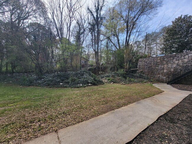 Building Photo - 723 Ford Pl