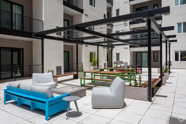 Community Courtyard - Pop Denver