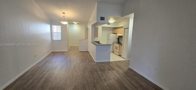 Building Photo - 2589 Centergate Dr