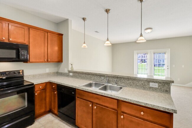 Building Photo - 3 Bed, 2. 5 Bath Like New Townhome in Richmond Hill