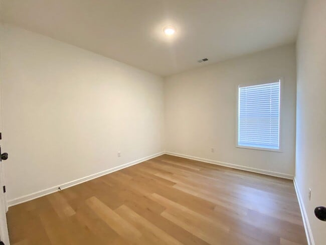 Building Photo - 4 bedroom, 2 bathroom near Brighton Middle...