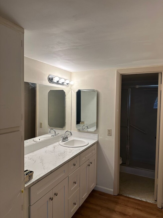 Building Photo - 1 Bedroom Condominium - Spring Creek - Sun...