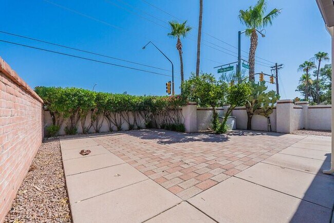 Building Photo - Move-In Ready 2-Bed Tucson Home with Natur...
