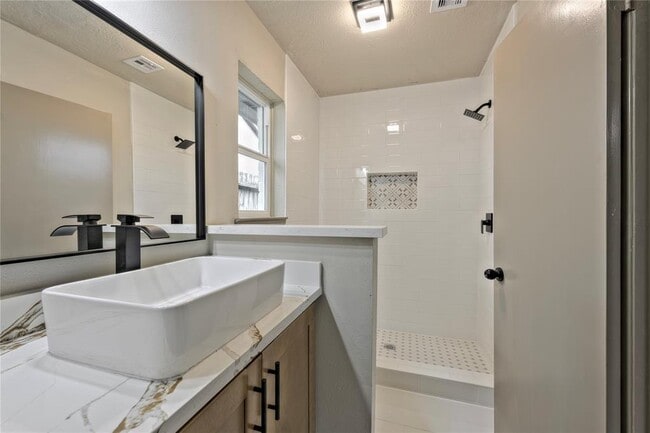 Building Photo - 6523 Brookgate Dr