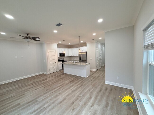 Building Photo - Brand-New 3 Bedroom Townhome in Fort Walton Beach!