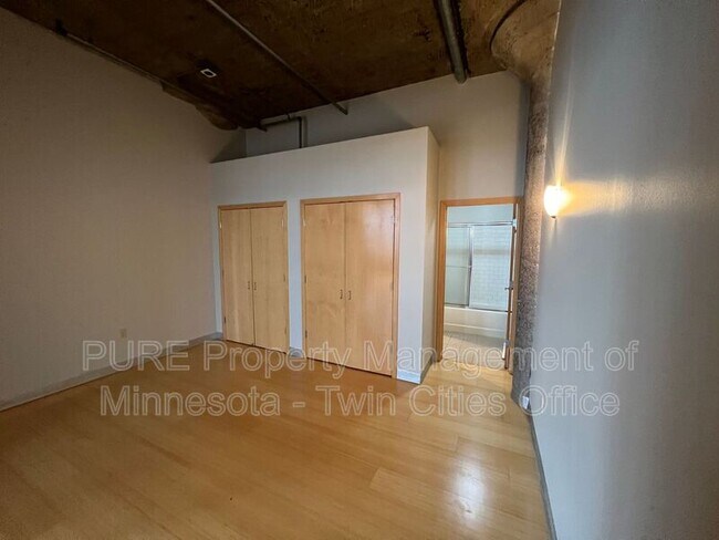 Building Photo - 521 S 7th St