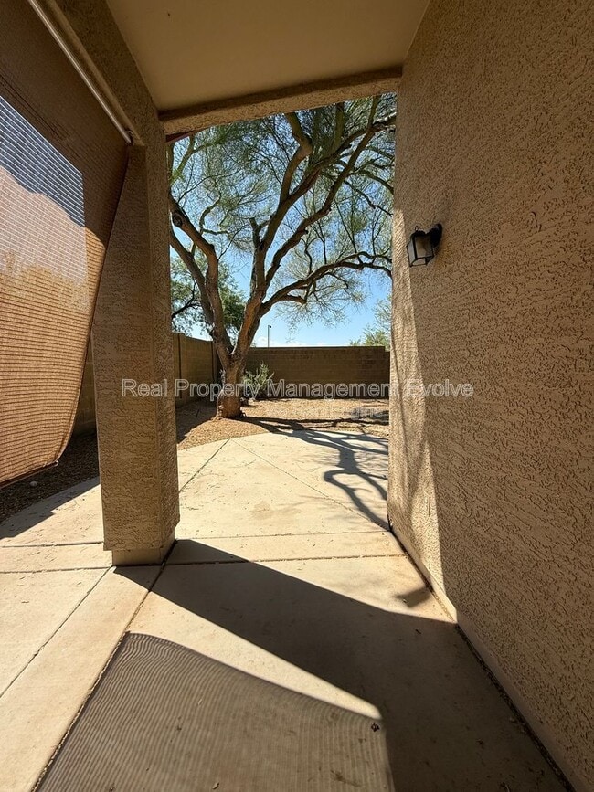 Building Photo - 40517 N Territory Trail