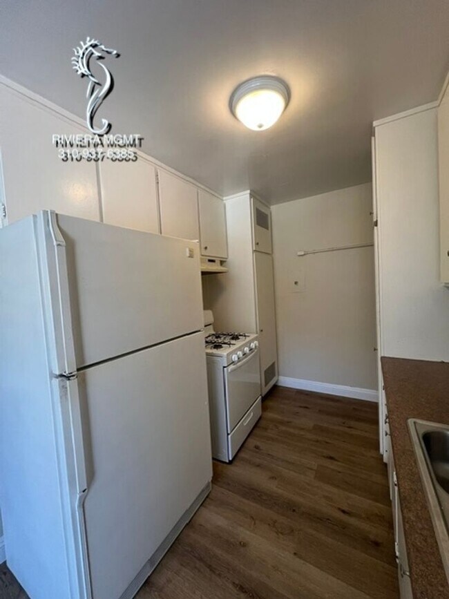 Building Photo - 514 S Grevillea Ave
