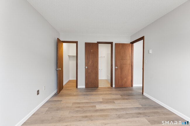 Building Photo - 46 N Cherry St