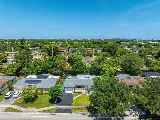 Building Photo - 1420 NW 56th Ave
