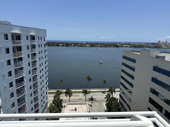 Building Photo - 1551 N Flagler Dr