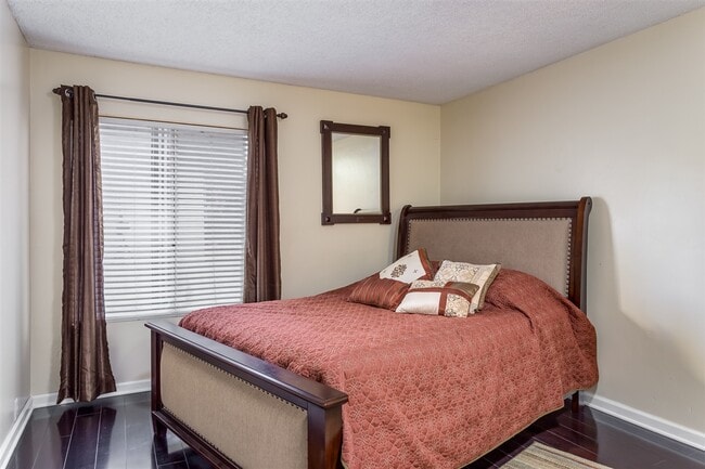 Building Photo - 1885 Diamond St