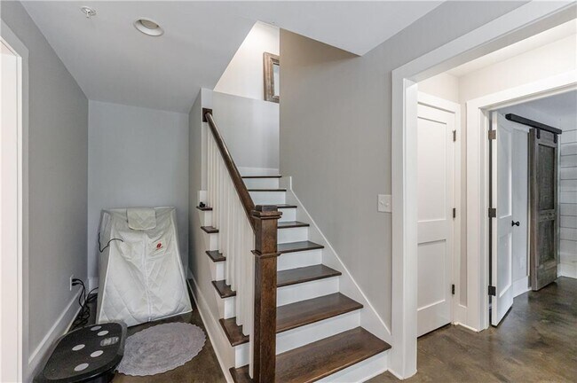 Building Photo - 1000 Loliver Ln