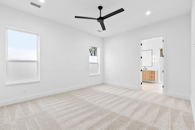 Building Photo - 2812 Guymon St