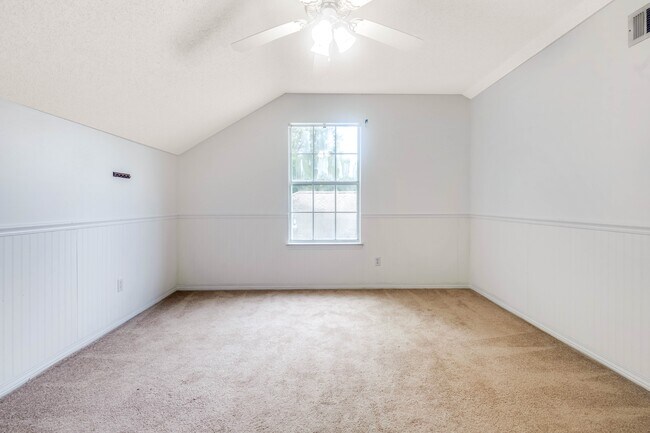 Building Photo - 873 Brande Ct