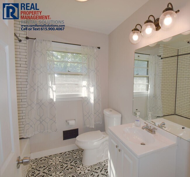 Building Photo - All brick 3BD home PLUS bonus room & back deck, half mile to MTSU!