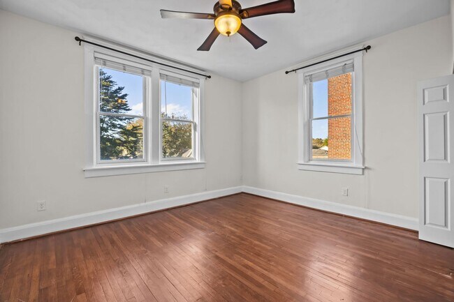 Building Photo - Cool Norfolk Apartment-Rest of November Free!