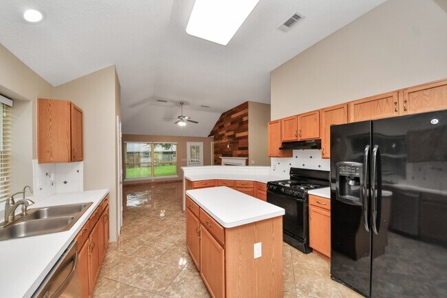 Building Photo - 3003 Silver Spur Dr