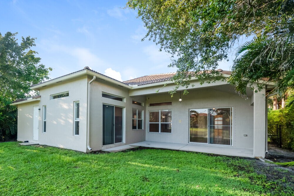 Building Photo - 1755 Palisades Dr