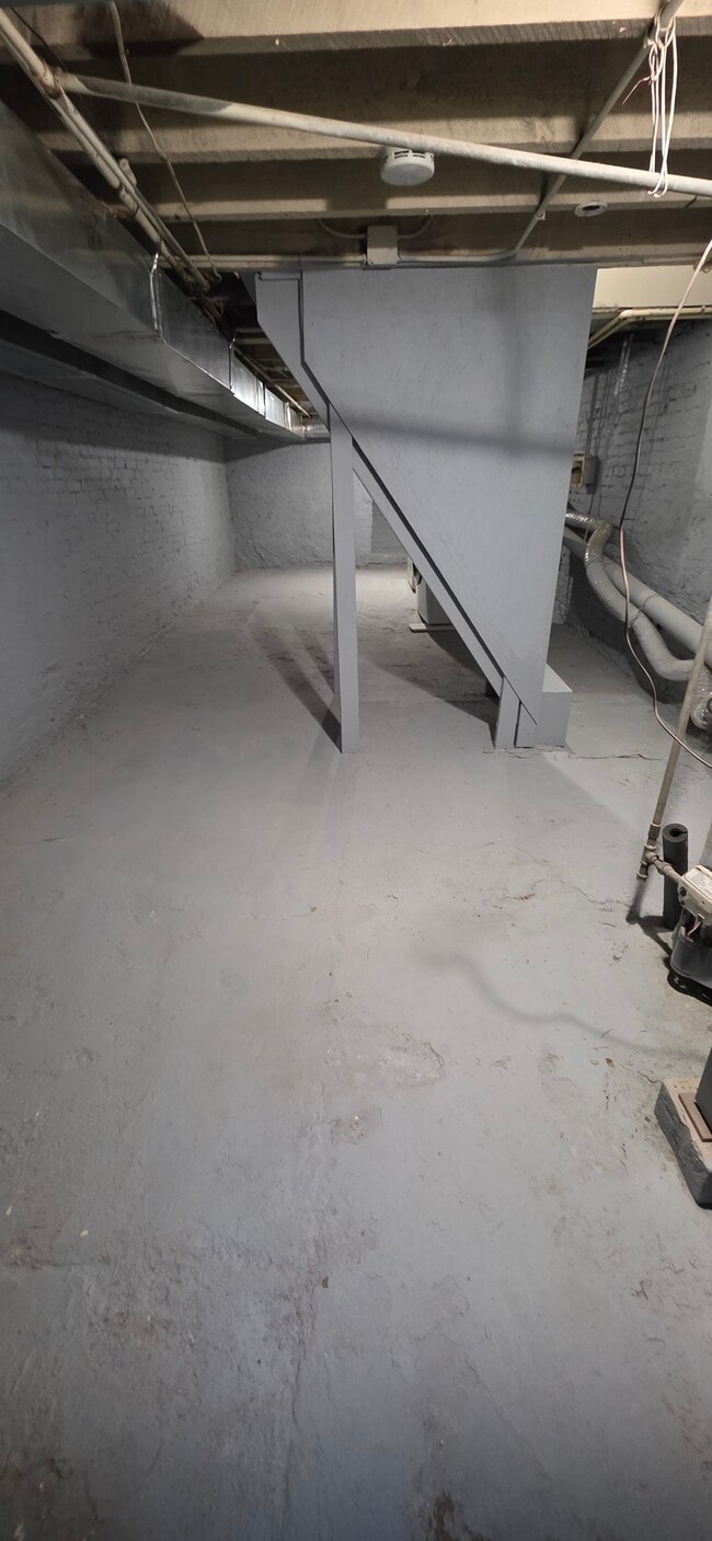 Building Photo - 116 N Port St