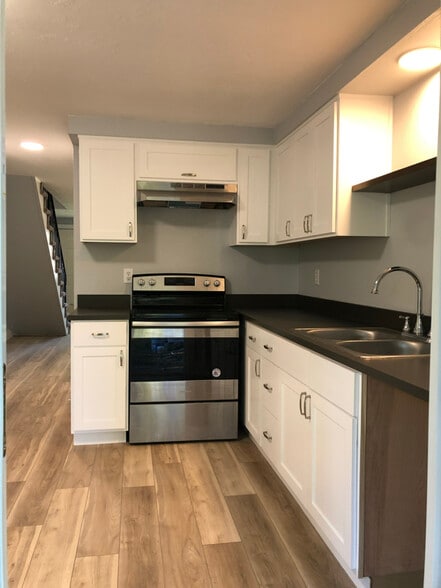 Building Photo - 525 Cinderella Loop