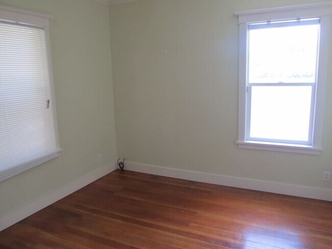 Building Photo - Gorgeous Classic Revival