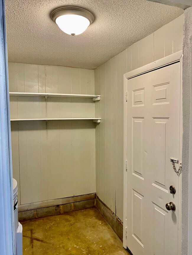 Building Photo - 1638 Keeble St