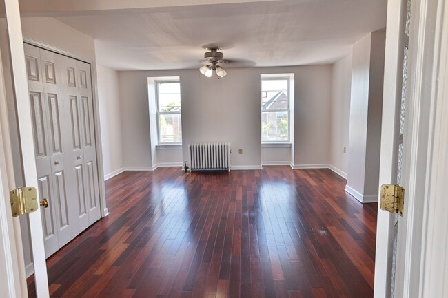 Building Photo - Charming 3 Bedroom on 2nd St