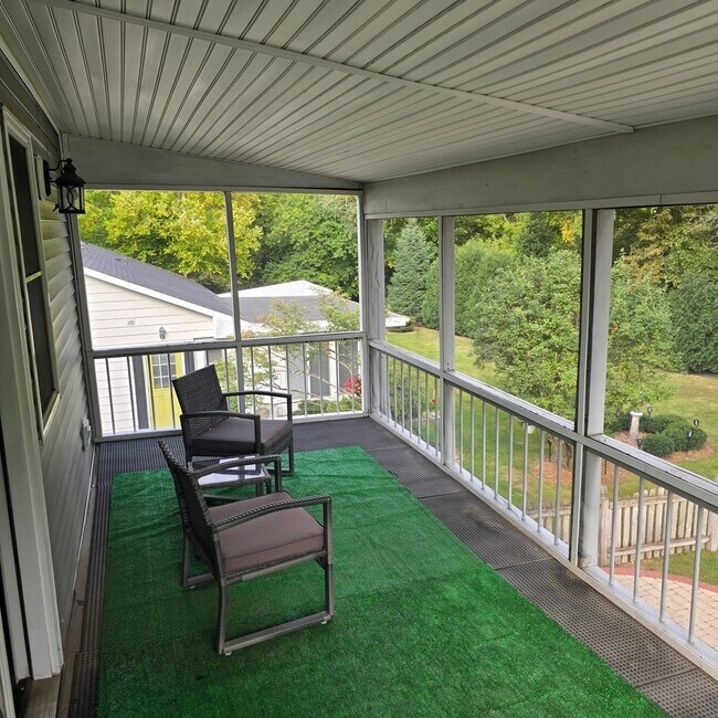 Building Photo - 747 Cheever Ave