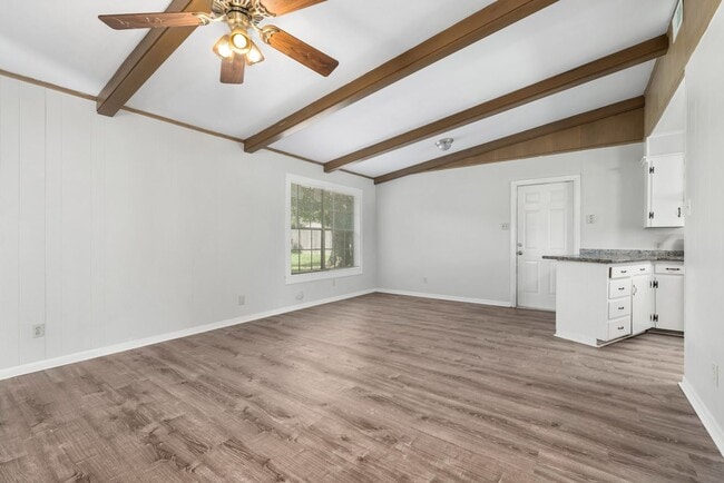 Building Photo - AUGUST PRE-LEASE Centrally Located Updated...