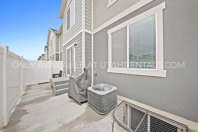 Building Photo - 341 N Angus Dr
