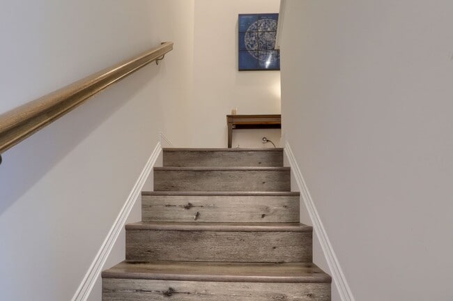 Building Photo - 4 bedroom townhome