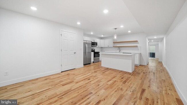 Building Photo - 512 S 4th St