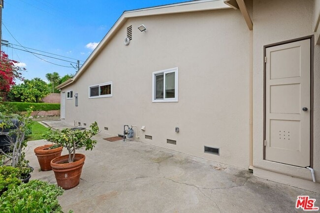 Building Photo - 6204 S Corning Ave