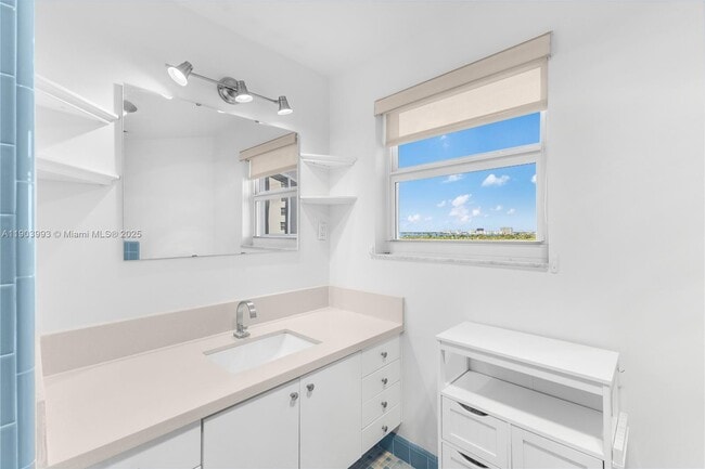 Building Photo - 4925 Collins Ave